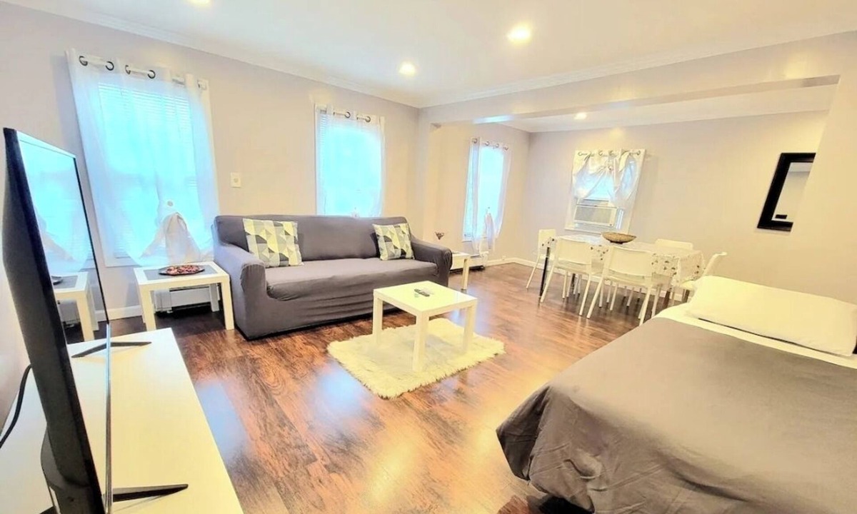 Valley Stream Apartment | Beautiful 1-bedroom apartment - WALK to TRAIN - FREE PARKING