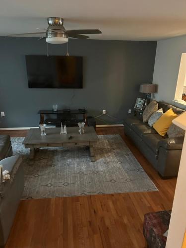 Hedgesville House | Beautiful, Cozy Fully finished Townhome