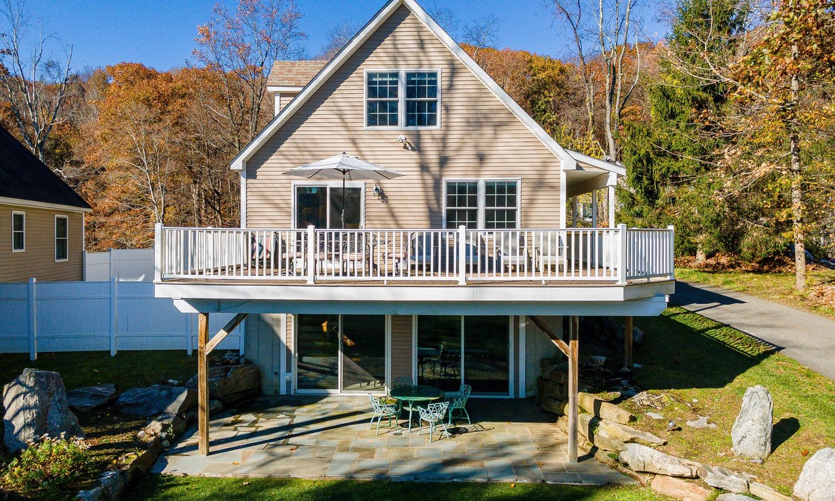 Holmes House | Beautiful Lake View House Overlooking Peaceful Whaley Lake
