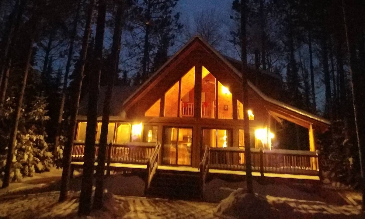 Hayward Ski Chalet | Beautiful,Trailside Retreat! Chalet style cabin at CAMBA / Birke trail head
