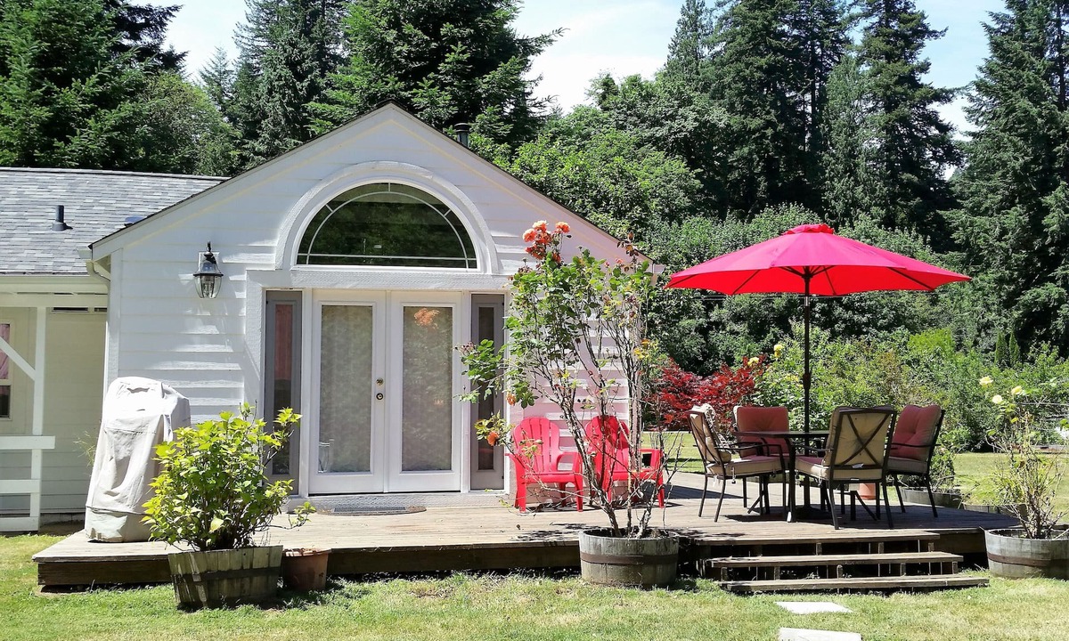 Mapleton House | Beautiful two bedroom one bath house overlooking the Siuslaw river.