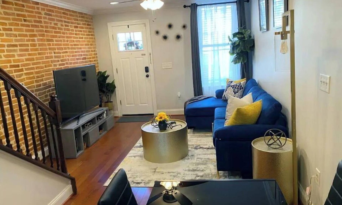 Riverside House | Beautifully decorated Federal Hill home w/rooftop