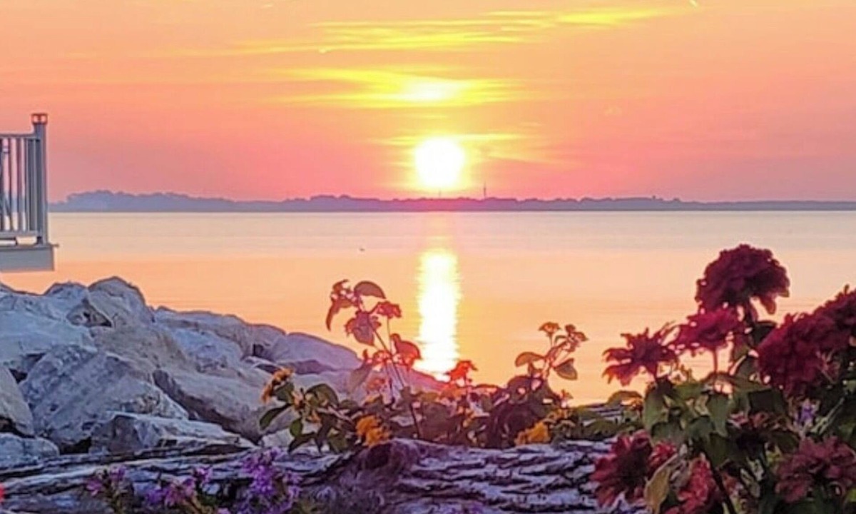 Port Clinton Condo | Bella Vista! Exclusive Lakefront Getaway at The Shores-Resort Pool & Beach!