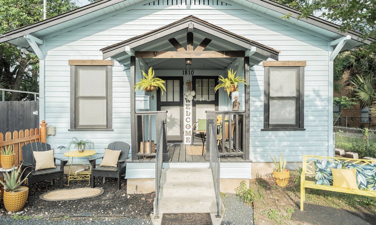 Government Hill House | Best Location! Entire Cottage, Ft Sam Houston, EZ Access to Alamo, Pearl, Downtn