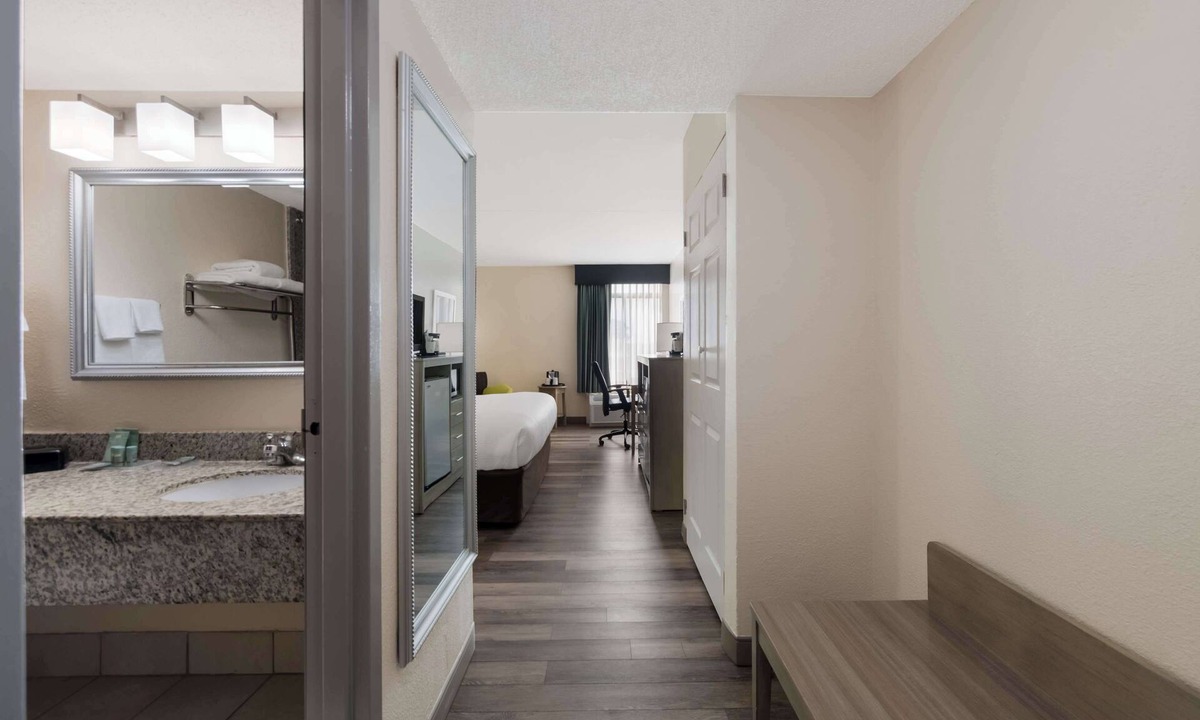 Coliseum Central Hotel | Best Western Hampton Coliseum Inn