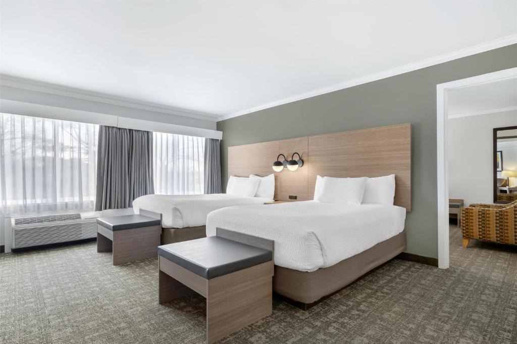 South Burlington Hotel | Best Western Plus Windjammer Inn & Conference Center