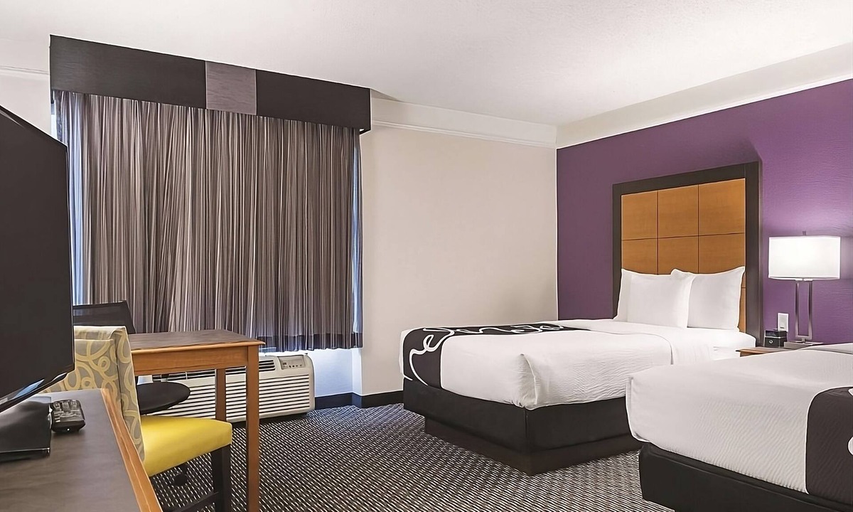 Guasti Hotel | Better Choice For Your Vacation! 3 Pet-friendly Units, Free Parking + Pool!