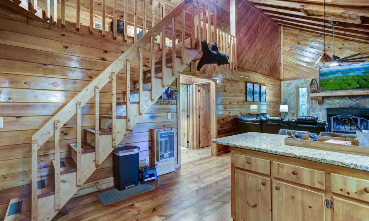 Mineral Bluff Cabin | Big Foot Escape Cabin|Hot Tub| Fire Pit|Games|Pets