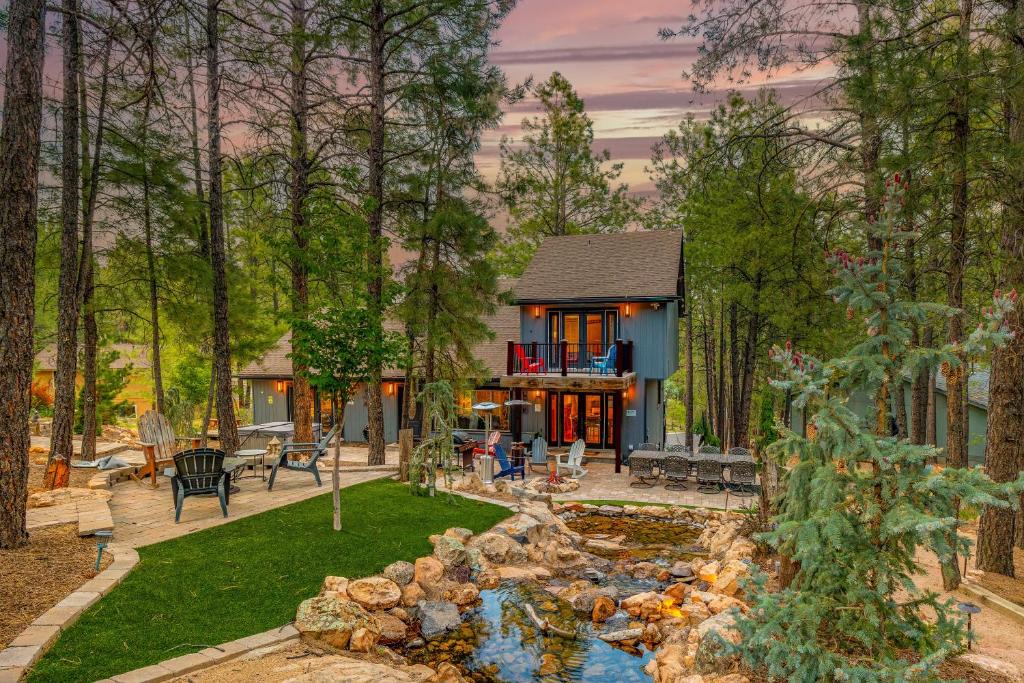 Flagstaff House | Big R Lodge Hot Tub Arcades Large Deck Retreat Near Flagstaff Attractions