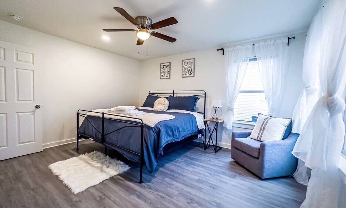 Kessler Apartment | Bishop Arts| Medical Center|Zoo| Entertain