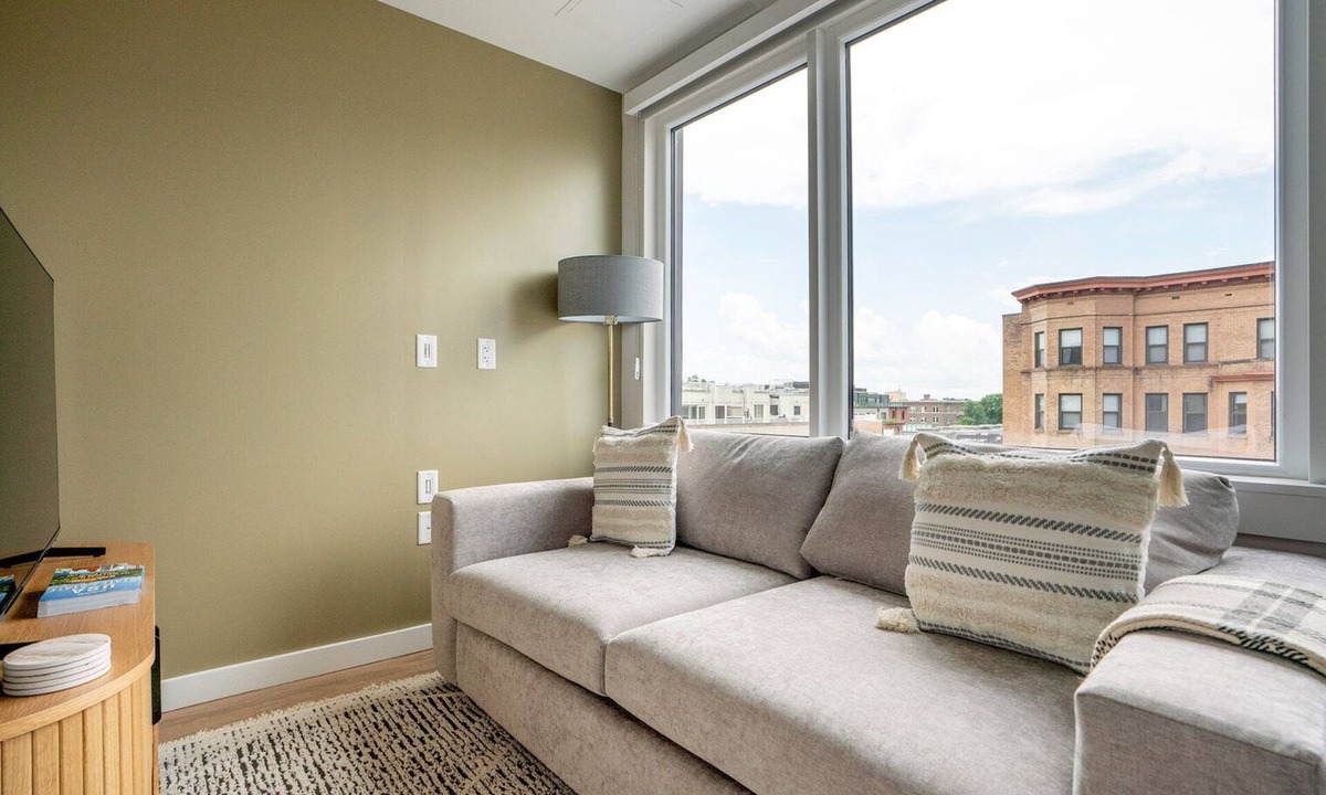 Columbia Heights Apartment | Blueground | Columbia Heights, pool, nr Meridian Hill Park