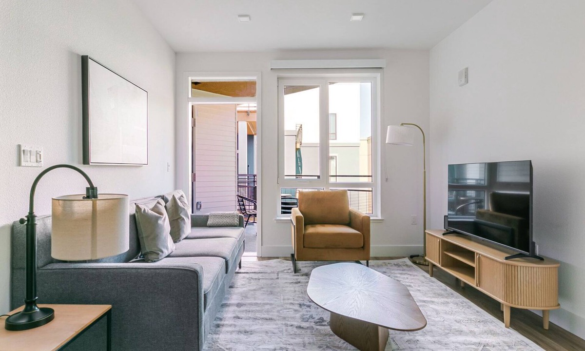 Pleasant Hill Apartment | Blueground | Pleasant Hill, pool, nr Pleasant Hill Park