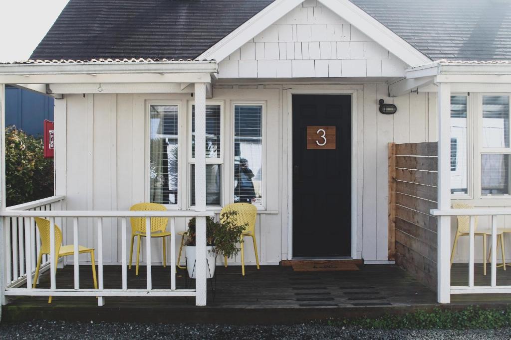 Long Beach Hotel | Boardwalk Cottages