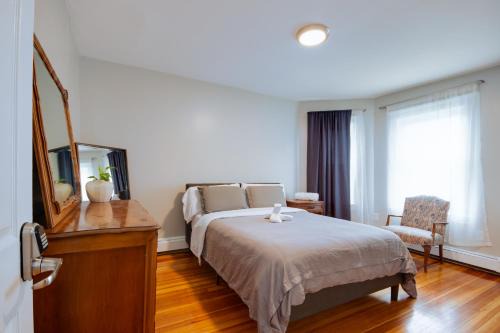 Jones Hill Apartment | Boston Queen Bedroom