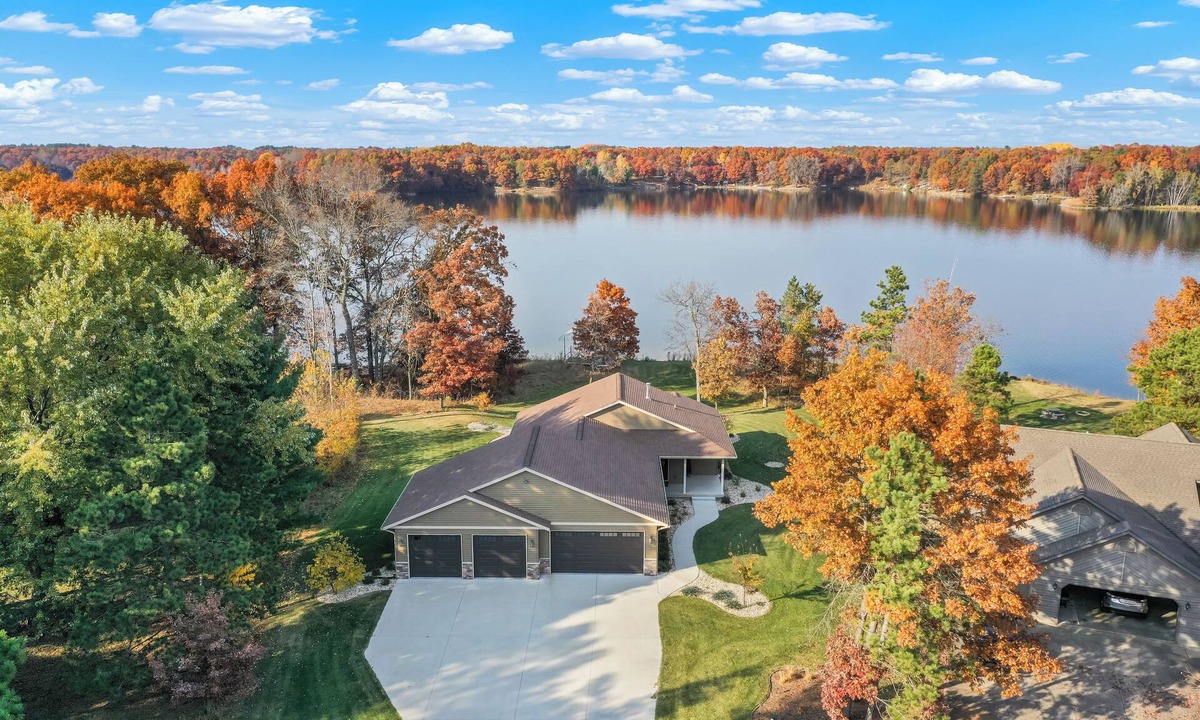 Nekoosa House | Brand New 2021 4 BR + den Lake House minutes to world class golf.