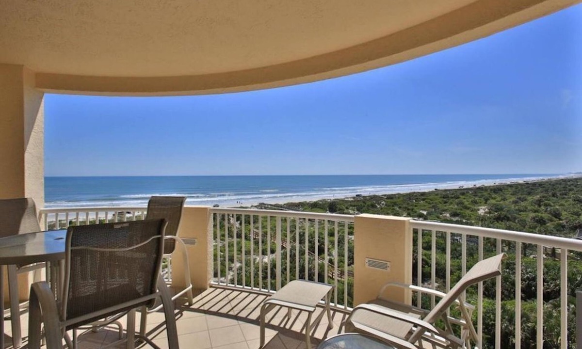 New Smyrna Beach Condo | Breathtaking Minorca view. End unit-2 balconies-2610 ft. Andros bldg-6th floor.