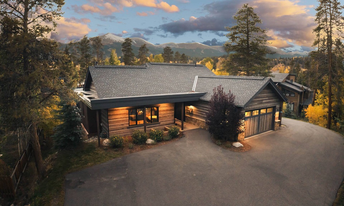 Weisshorn Villa | Breckenridge 117 - Eight Bedroom Villa, Sleeps 16