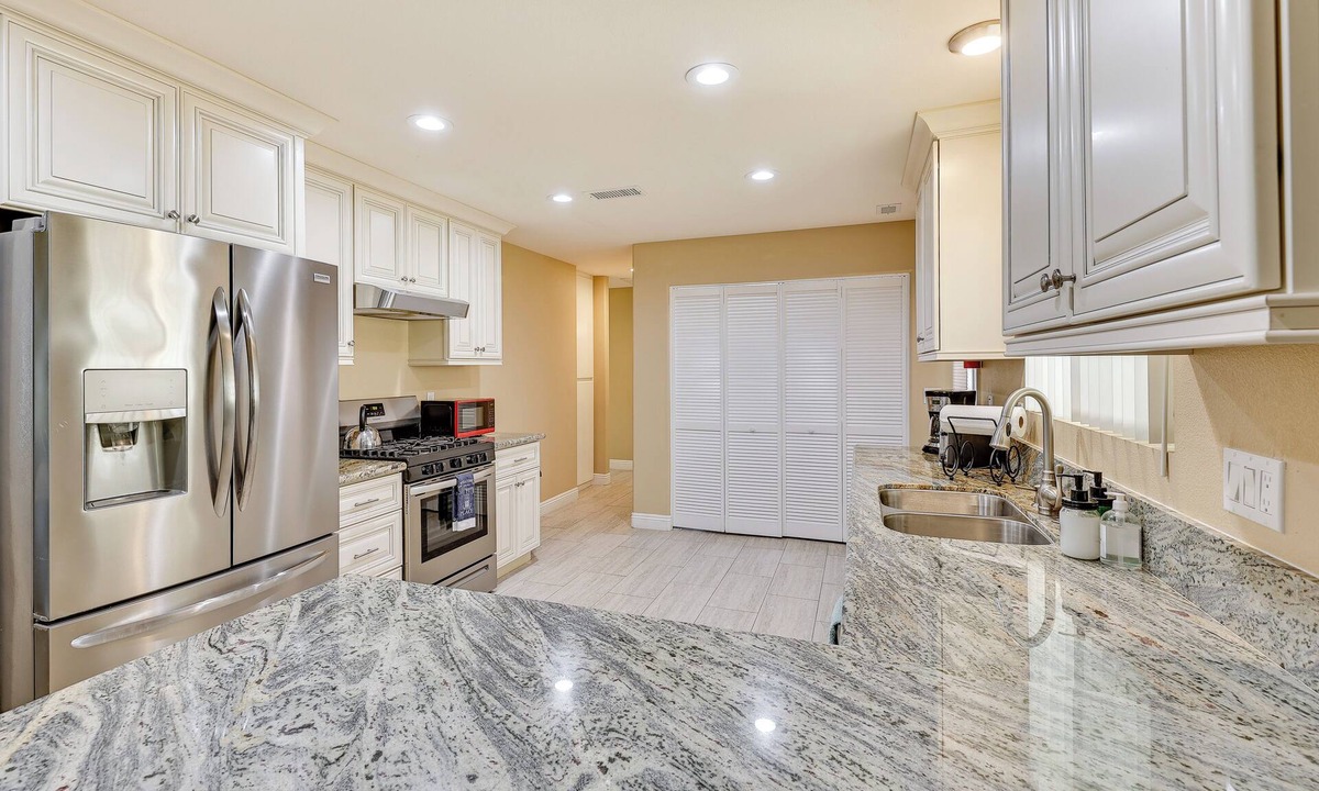 Lakeland Village House | Bright Lake Elsinore House w/ Mountain & Lake View