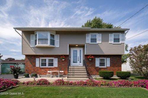 Colonie Apartment | Bright & Spacious Apartments Near Albany Airport