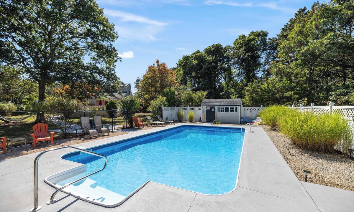Mashpee House | Bright & Spacious Poolside Cape Getaway