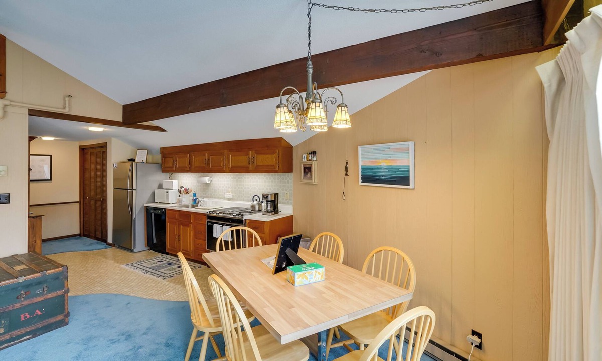 Bromley Mountain Apartment | Bromley Mountain Escape w/2 Balconies: Hike & Ski