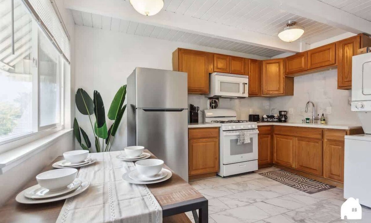 Poets Corner Apartment | Central Berkeley 2BR Home | Near UC & BART + Parking