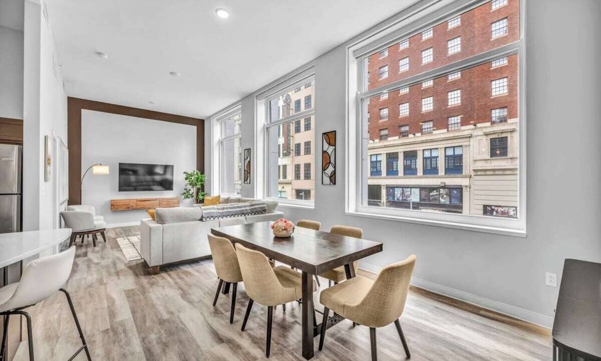 Gateway District Apartment | Central Flat with Pool, Sauna, Rooftop Deck, Gym