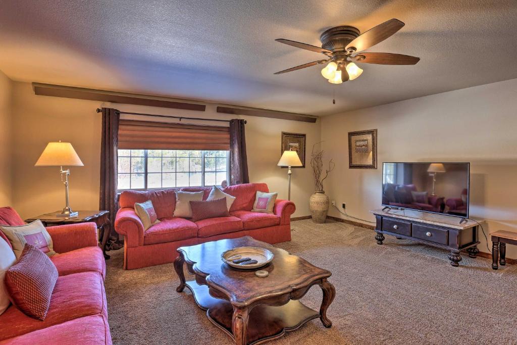 Deadwood Apartment | Centrally-Located Deadwood Apt w/Mountain Views!