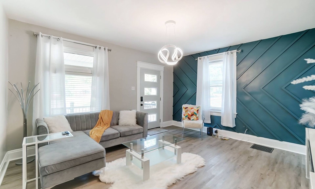 Roselawn Finance House | Centrally located Modern entertainment home for the whole family