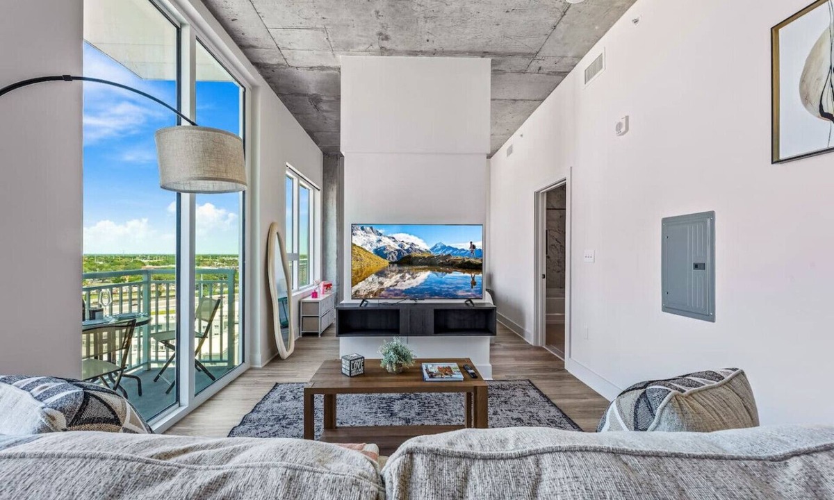 Channel District Apartment | Channelside Studio: Work | Live | Explore DT Area!
