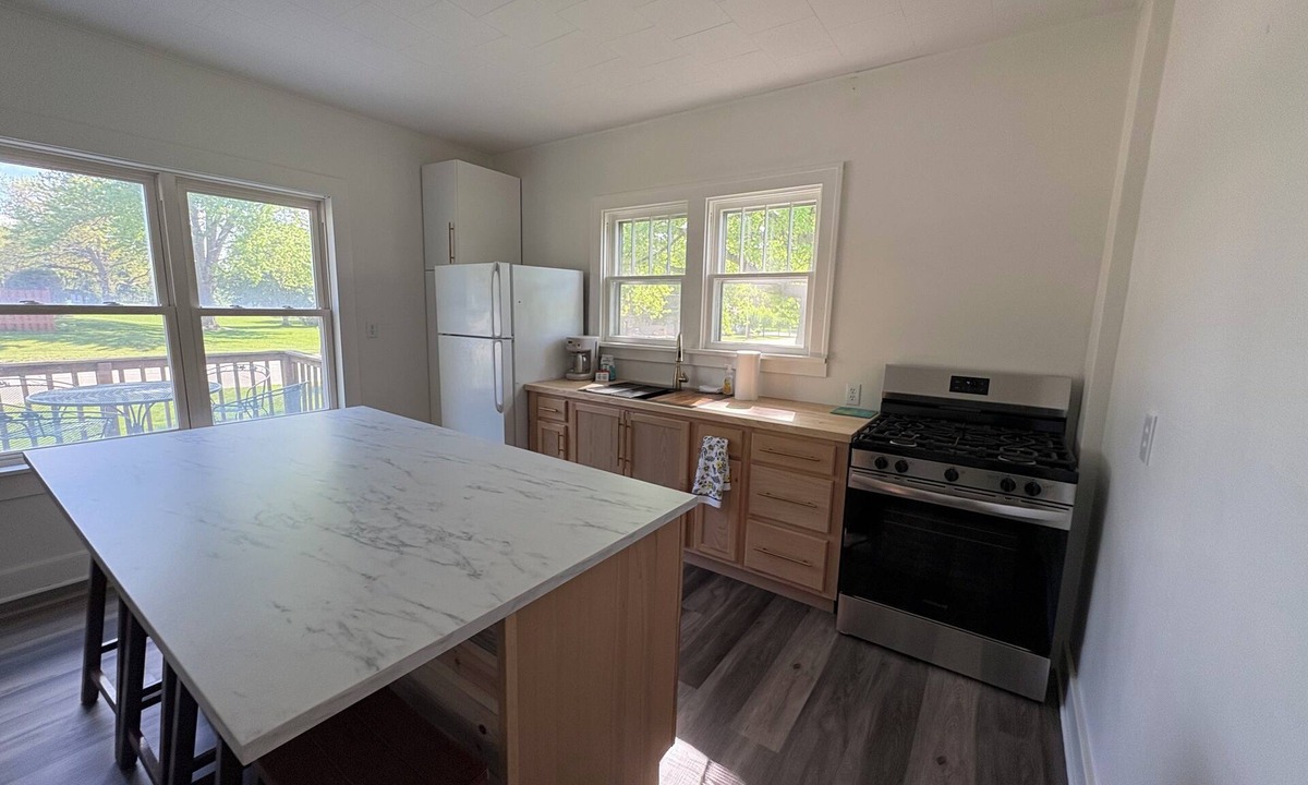 Lake Mills House | Charming 1900 home with furnished kitchen and king bed