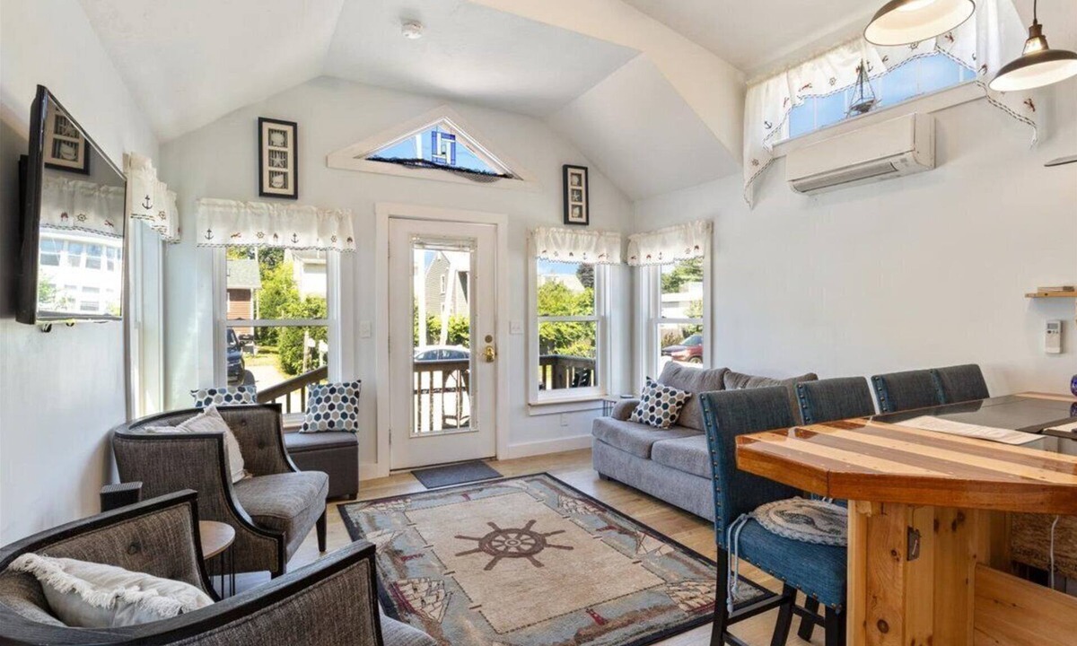 Old Orchard Beach Cabin | Charming 2-Bedroom Cottage in Peaceful Old Orchard Beach with WiFi, AC