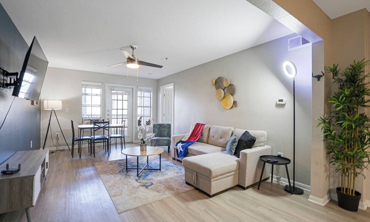 Pleasant Valley Apartment | Charming 2-bedroom apartment with WiFi, AC in pleasant Austin