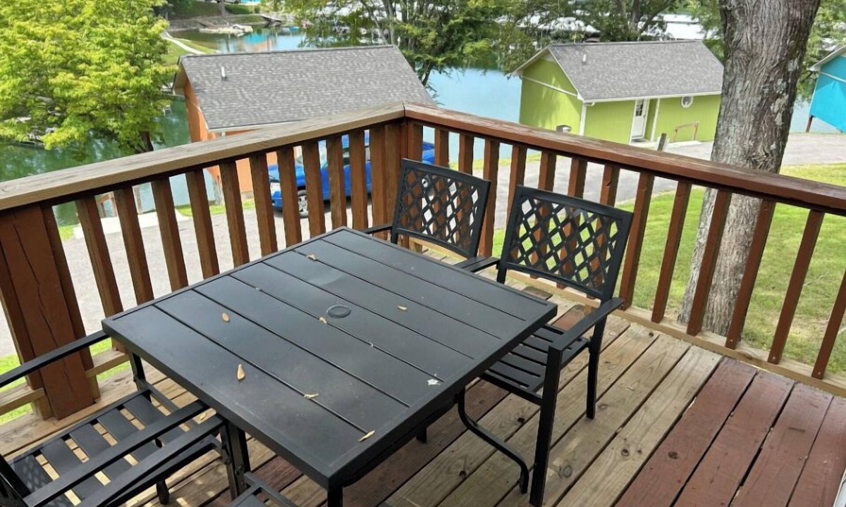 Winchester Cabin | Charming 2-bedroom cabin with WiFi, AC in quaint Winchester