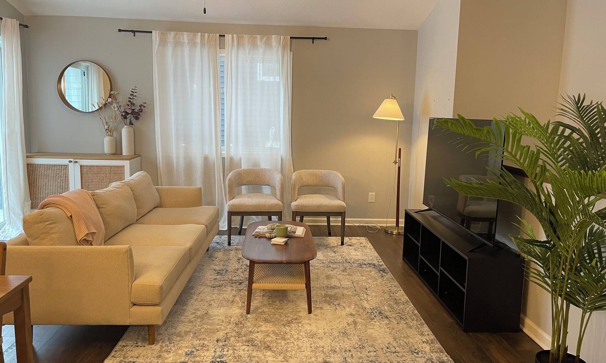 Rochester House | Charming 2-bedroom home, close to Mayo Clinic!