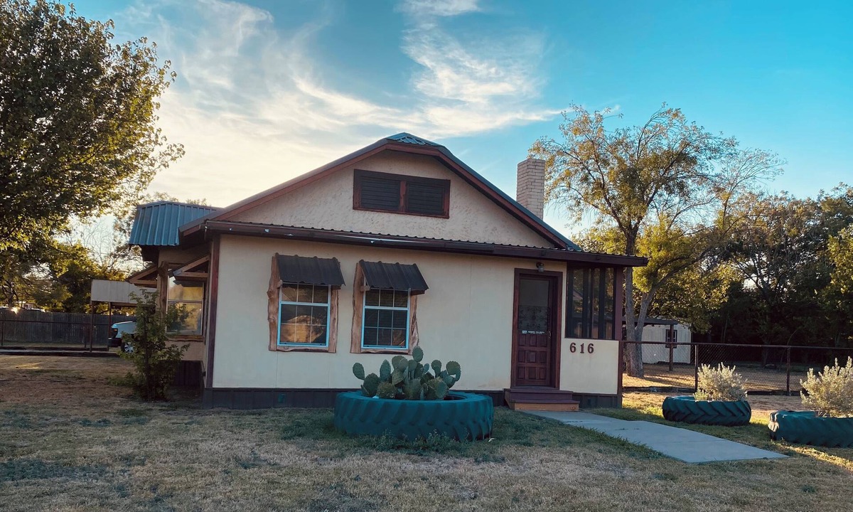 Coleman House | Charming 2-bedroom house in Coleman with AC and WiFi. Sleeps 6 & no pets.