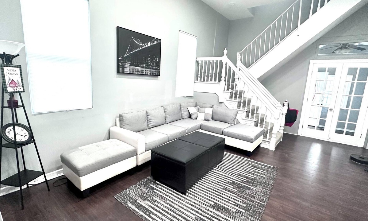 Glenwood House | Charming 3-bedroom townhome with WiFi, AC in Glenwood