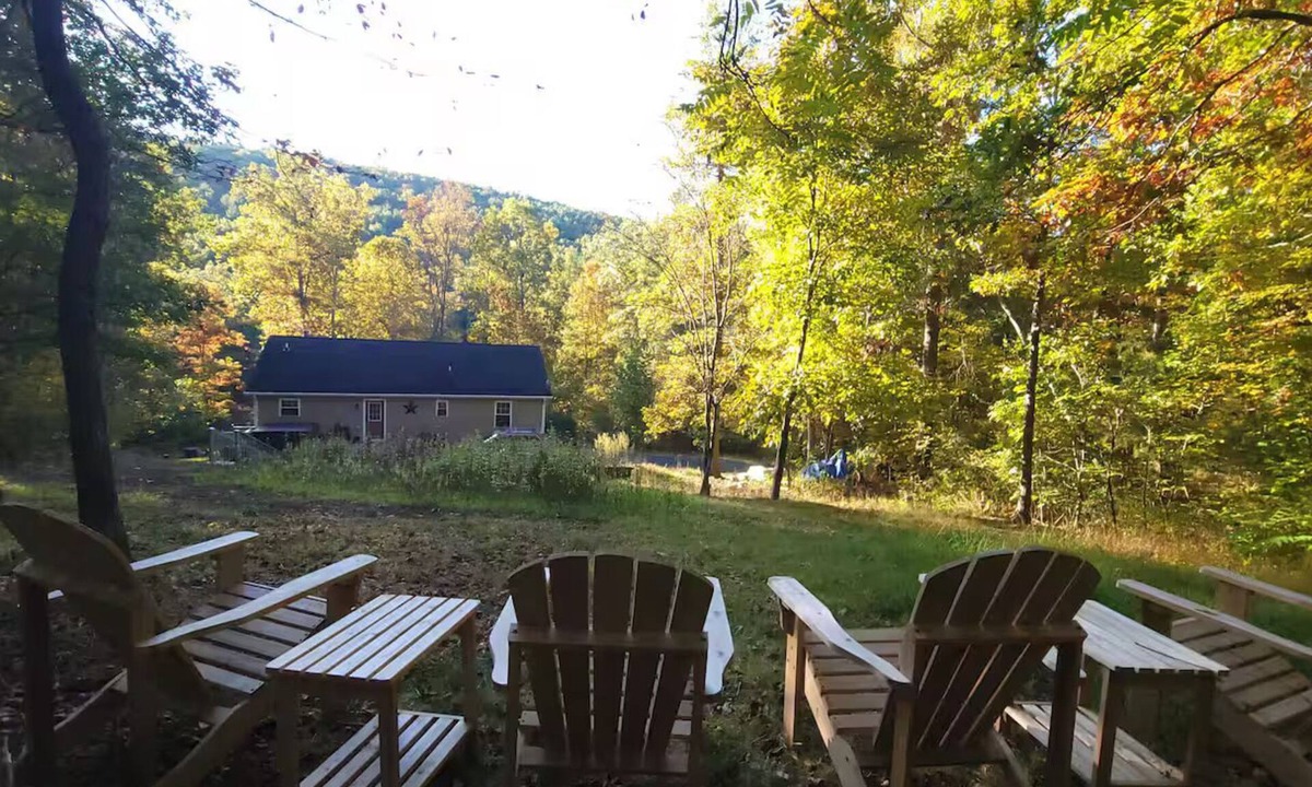 Fort Valley House | Charming 3-bedroom mountain retreat in beautiful Fort Valley with Hot Tub Hiking