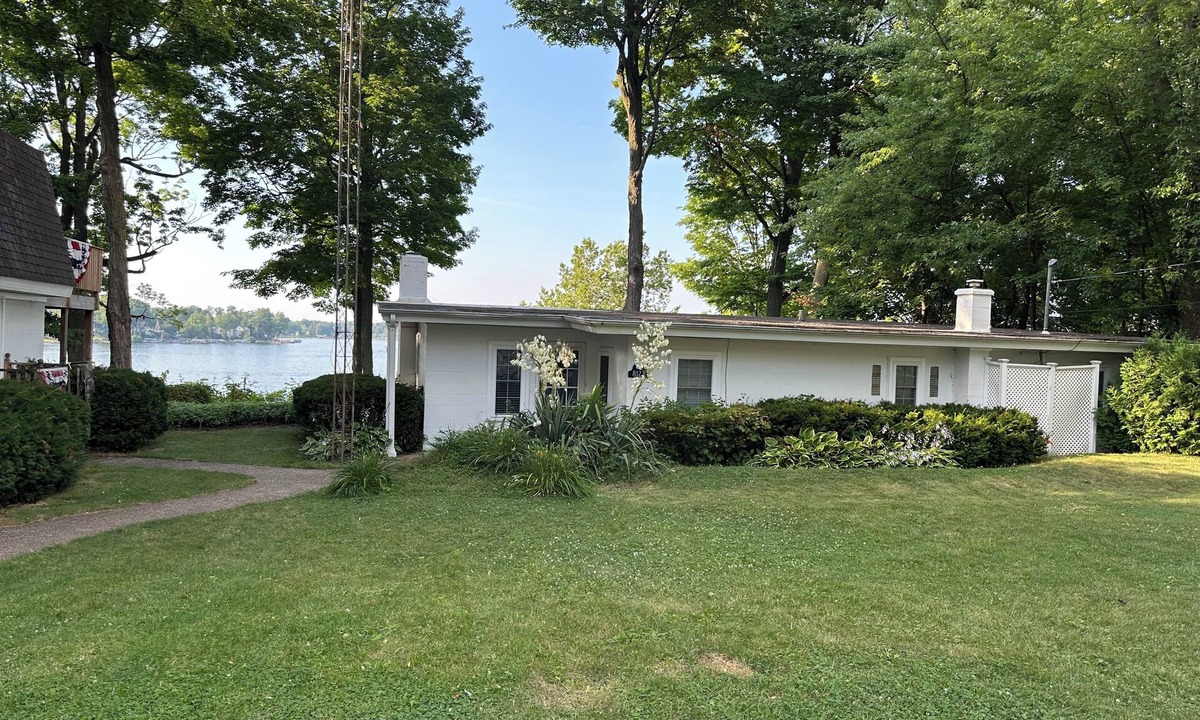 Paw Paw Lake House | Charming 4-bedroom with views of Paw Paw Lake. Sleeps up to 10.