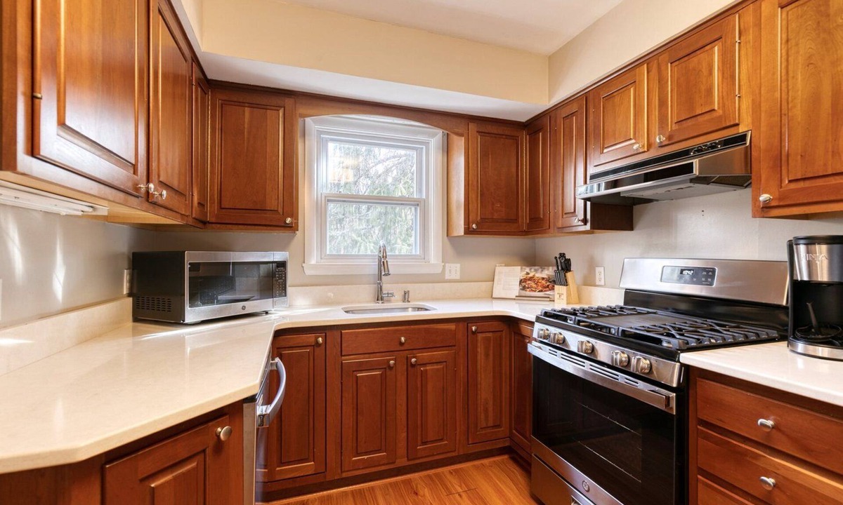 Annapolis House | Charming 4BR 2BA w/outdoor patio & fire pit! 5 min walk to Navy Stadium and DT