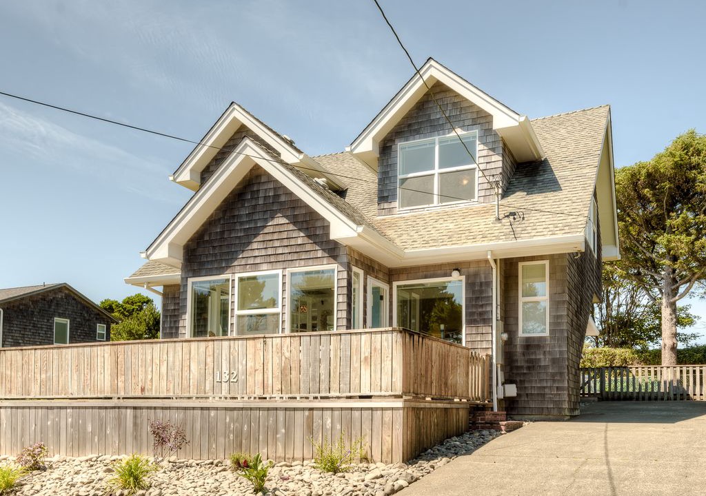 Tolovana Park House | Charming beach home in Tolovana! Brand New Rental!