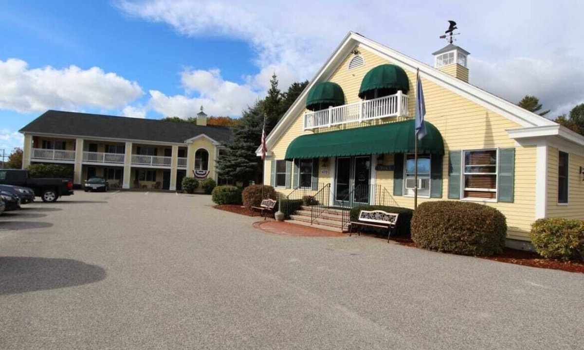 Ogunquit Condo | Charming condo in beautiful Ogunquit with Pool and Free shuttle!