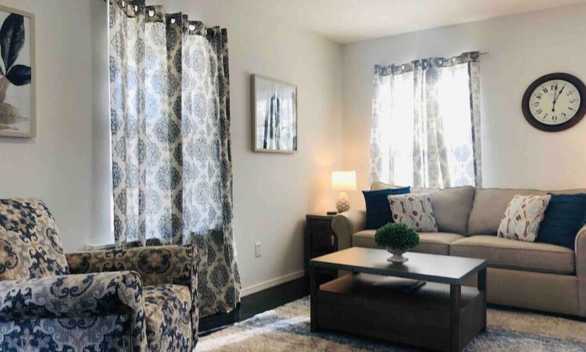 Checotah House | Charming Duplex for Two- FREE WiFi, washer/dryer