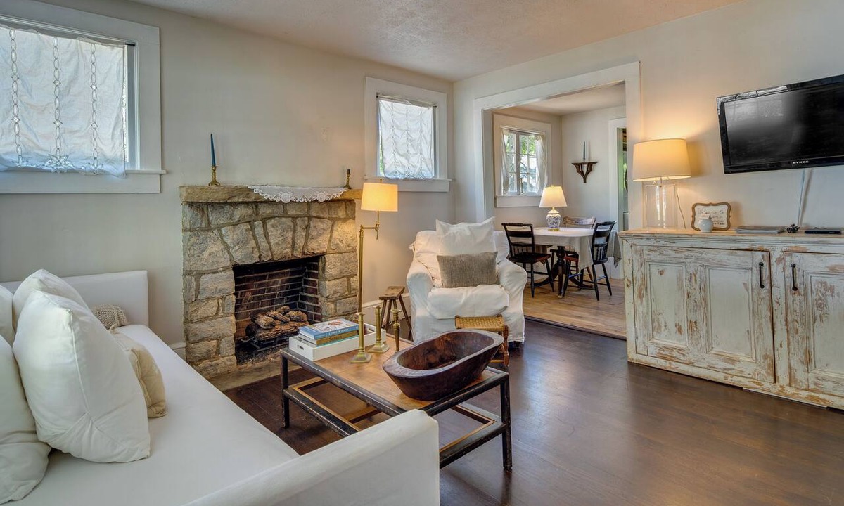 West Side Historic District Cottage | Charming Home < 2 Mi to Downtown Hendersonville!