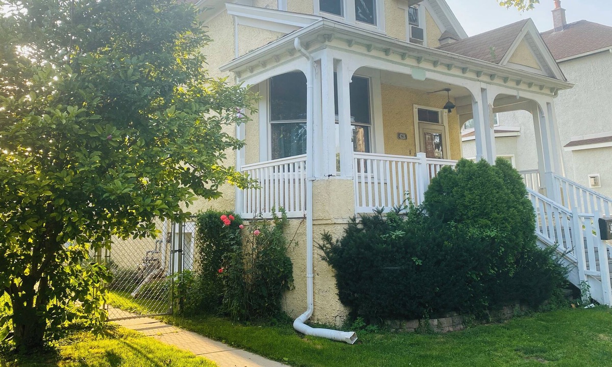 La Grange Apartment | Charming Home on Quite Tree-line Street near Downtown, La Grange