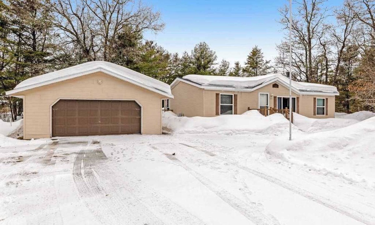 Boulder Junction House | Charming home with gas grill, full kitchen, deck, patio, TV, and washer/dryer
