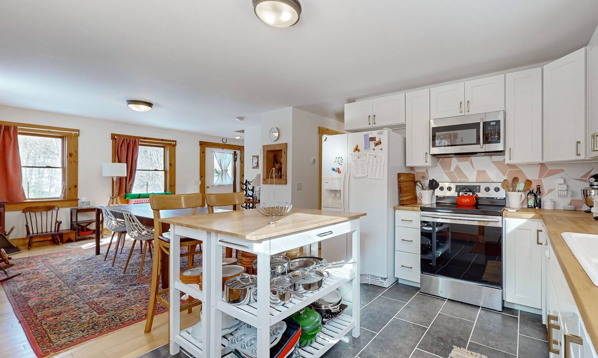 Grafton House | Charming house w/peaceful yard, close to village & recreation, kitchen, w/d