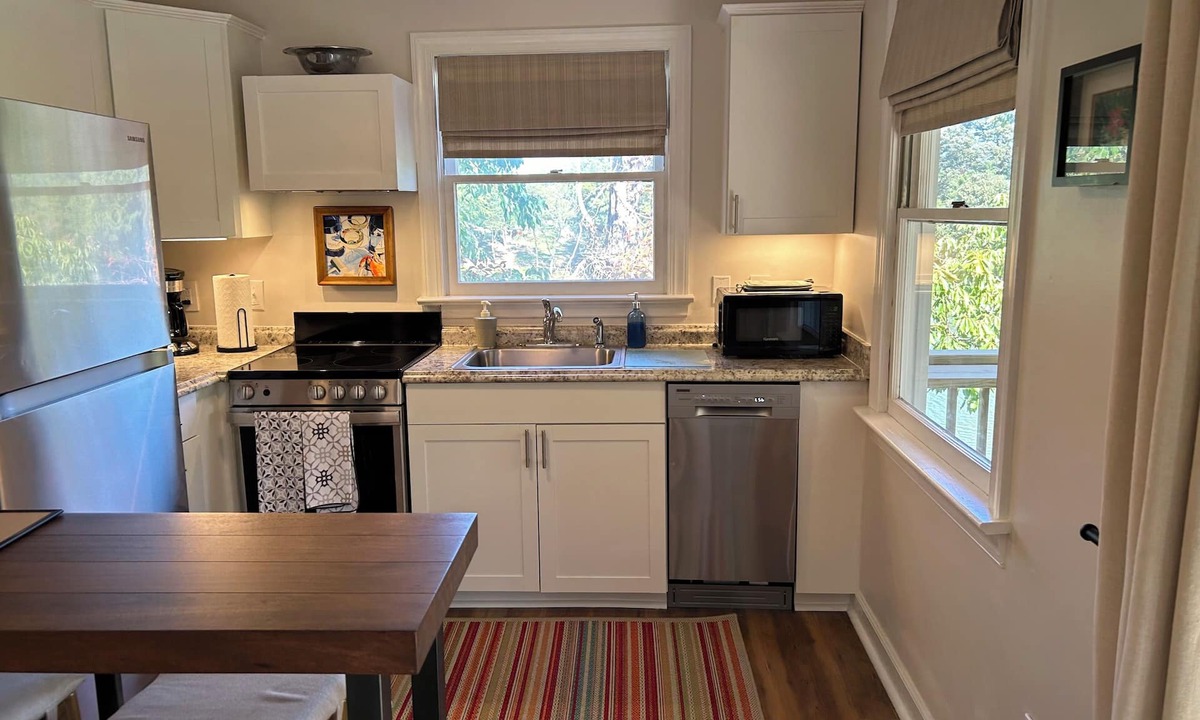 Christchurch Apartment | Charming studio in lovely Topping with AC, WiFi that has stunning water views!