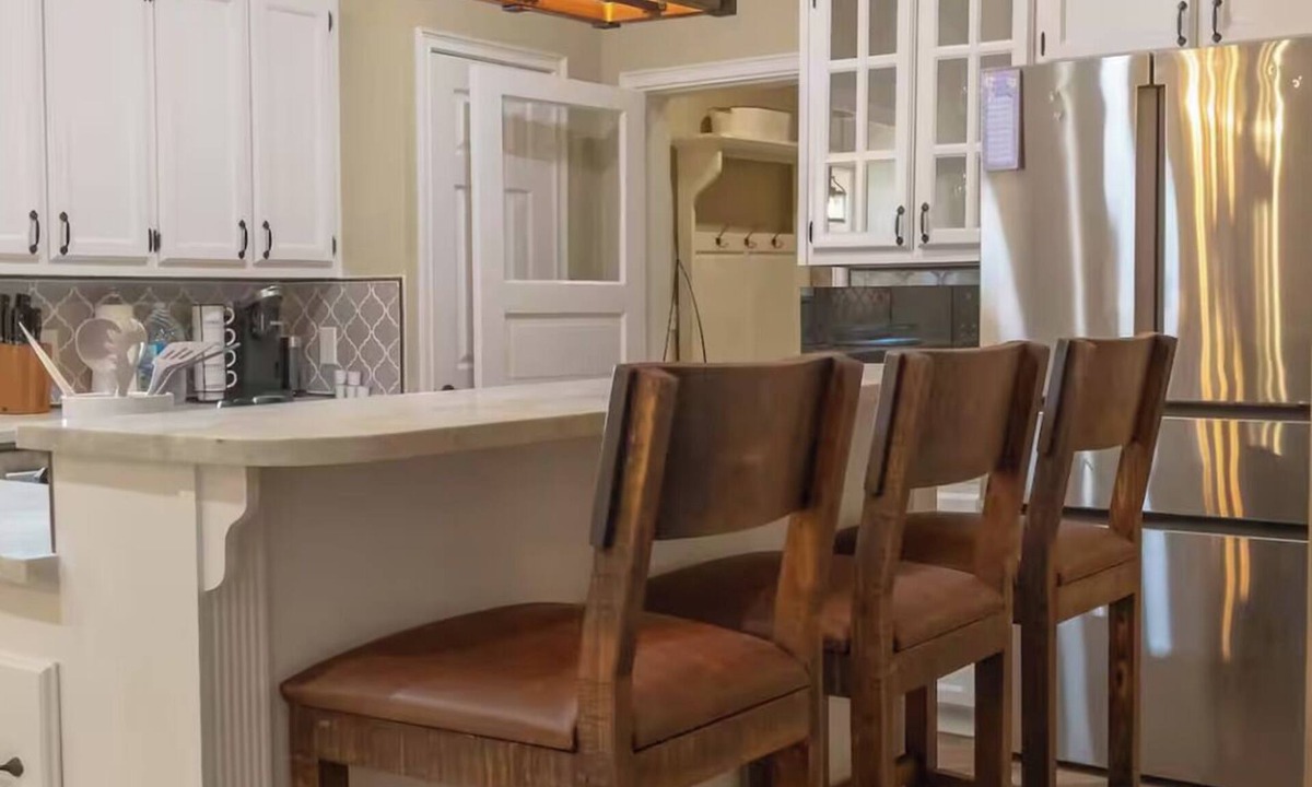 Forestburg House | Charming Updated Cottage Peaceful Country Getaway