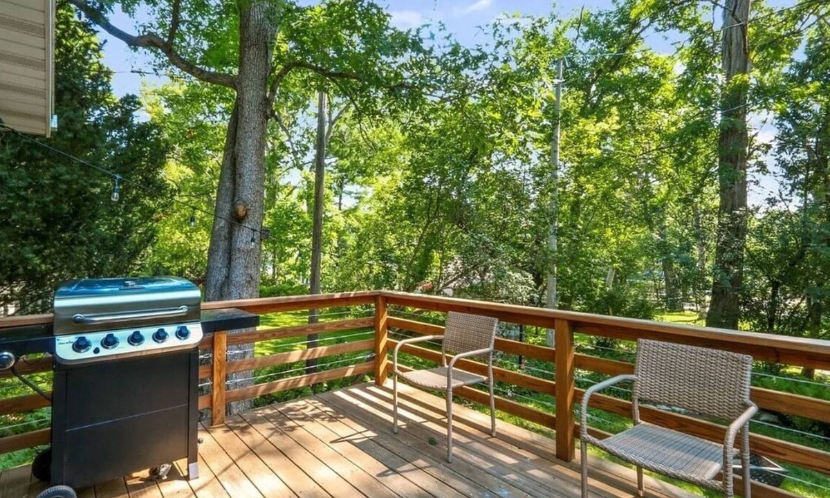 Country Club Estates Cottage | Charming 2-bedroom 1 full bath cottage in wonderful Fontana with AC, WiFi.